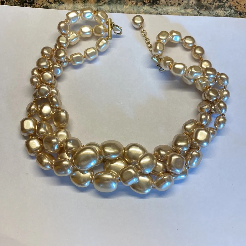 Cream Pearl Beaded Statement Necklace! - Picture 4 of 5